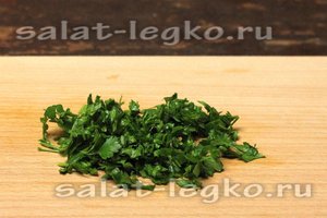 нарежьте зелень