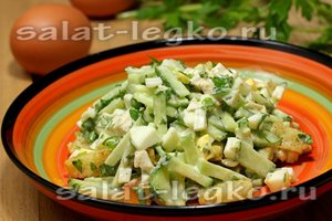 рецепт салата с филе, сухариками и огурцами