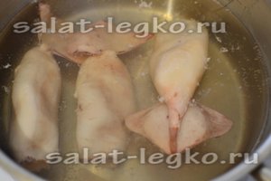 Салат из кальмаров и помидоров рецепт с фото очень вкусный Салат из кальмаров и помидоров рецепт с фото очень вкусный