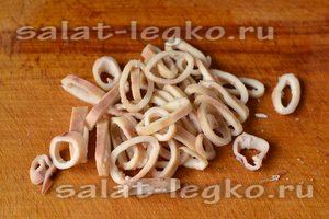 Салат из кальмаров и помидоров рецепт с фото очень вкусный Салат из кальмаров и помидоров рецепт с фото очень вкусный