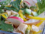 Салат с авокадо, сыром и яблоками
