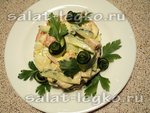 Салат со свежим  огурцом и семгой