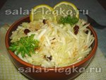 Салат из капусты с морковью, хреном и орешками