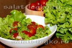 Салат с помидорами черри и листовым салатом