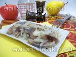 Салат из сельди с маринованным луком