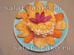 Салат к пиву с колбаской и чипсами