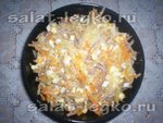 Салат с мясом и сырым картофелем