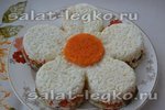 Салат «Ромашка» с яйцом и рыбными консервами