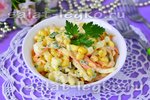 Салат с кальмарами и сладкой кукурузой