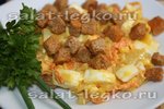 Салат с кириешками и кукурузой
