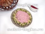 Салат из жареной свинины с соленым огурцом