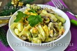 Салат с сердцем, маринованным луком и огурцами