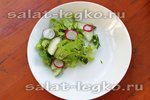 Салат с редисом и огурцом
