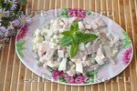 Салат "Оливье" с колбасой и солеными огурцами