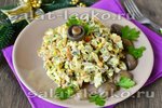 Салат с курицей, грибами и яйцом