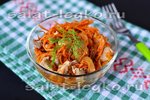 Салат с жареной свининой и морковью