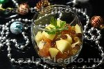Салат с курицей и фруктами