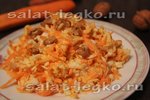 Острый салат с копченым сыром
