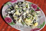 Салат с яйцом и вяленой олениной