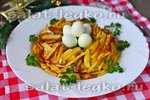 Салат "Гнездо глухаря"  с перепелиными яйцами