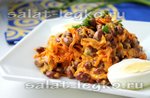 Салат с красной фасолью, овощами и яйцами