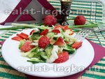 Овощной салат с клубникой