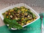 Постный салат с чечевицей и маринованным луком