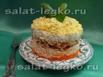Салат с копченым сыром, морковью и яблоком
