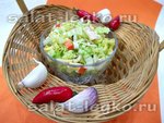 Салат из пекинской капусты, сыра и крабовых палочек
