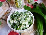 Весенний салат с огурцами и черемшой