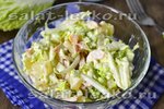 Салат с пекинской капустой, ананасами и копченой курицей