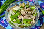 Салат с  маринованными вешенками и курицей