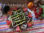 Салат с индейкой, баклажанами и зеленой фасолью «Решетка»