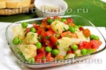 Салат с цветной капустой и свежими овощами
