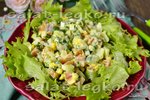 Салат с красной рыбой, яйцами и огурцами