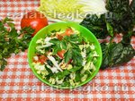 Овощной салат с пекинской капустой, рукколой и шпинатом