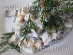 Крабовый салат с морской капустой