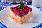 Салат из свеклы, моркови, изюма и орехов