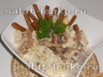 Салат с кальмарами и грибами