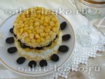 Салат с виноградом, сыром и кукурузой