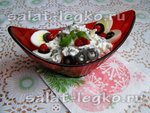Салат с морской капустой, перепелиными яйцами и калиной