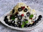 Салат с морской капустой и яйцом «Вулкан»