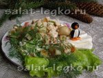 Салат с сухариками, моцареллой и грибами