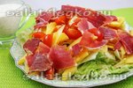 Праздничный салат с манго и хамоном