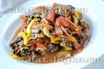 Легкий овощной салат с грибами
