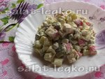 Салат с крабовыми палочками и солёными огурцами